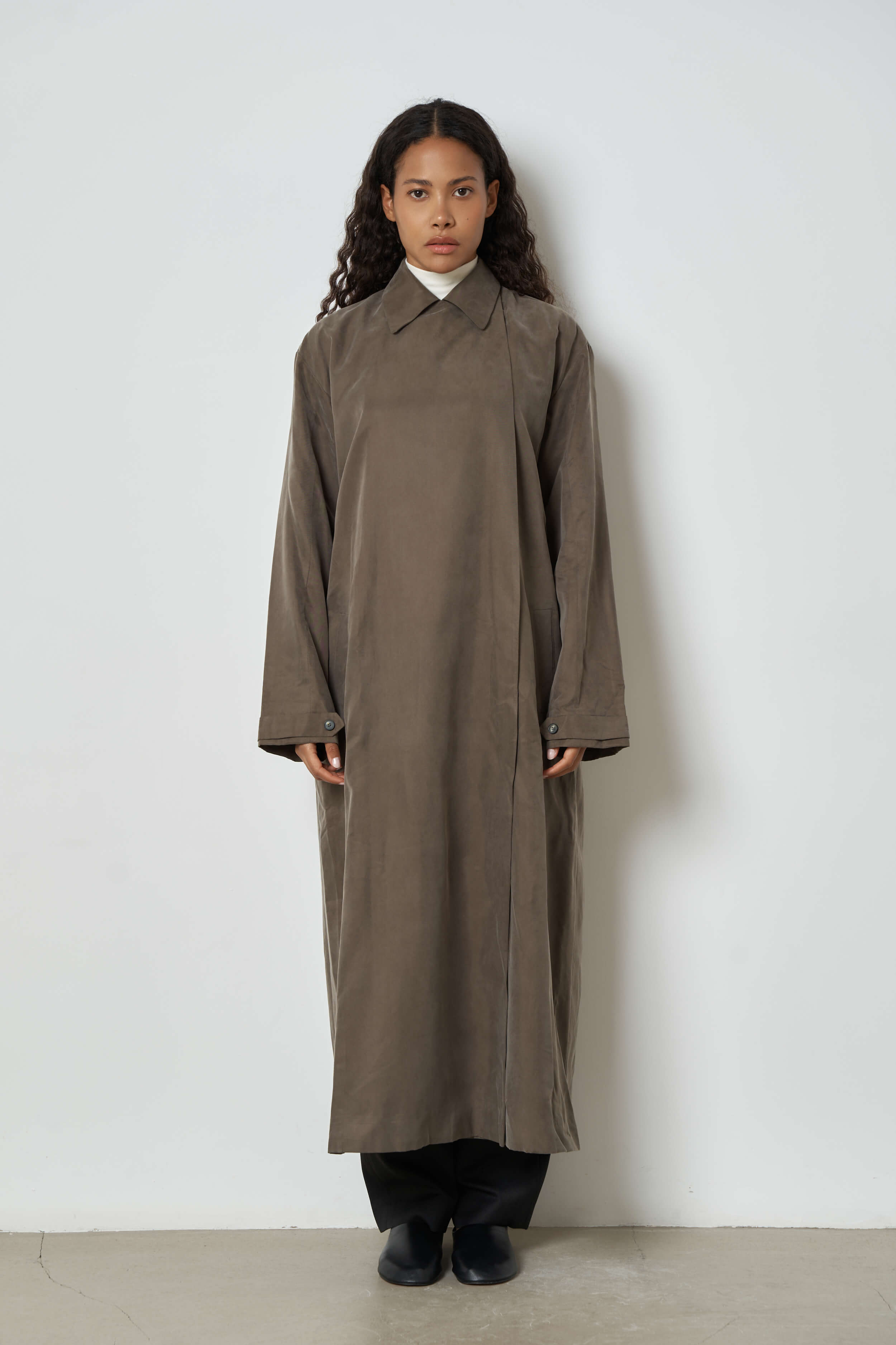 The Cassia trench in cupro