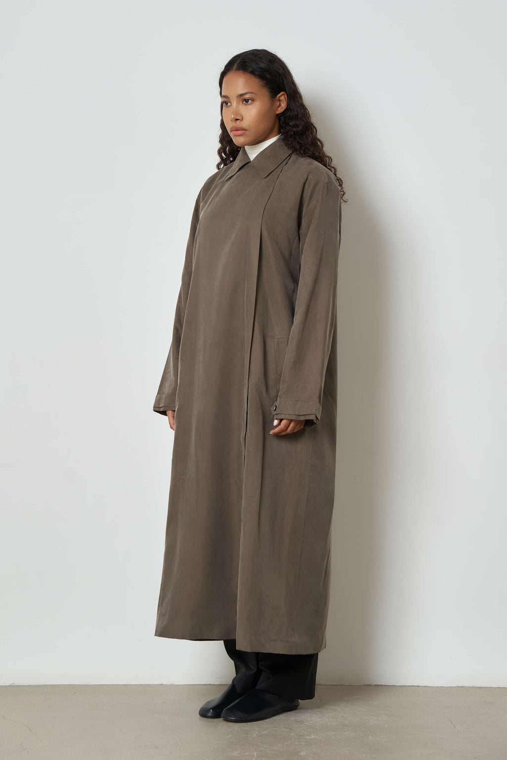 The Cassia trench in cupro