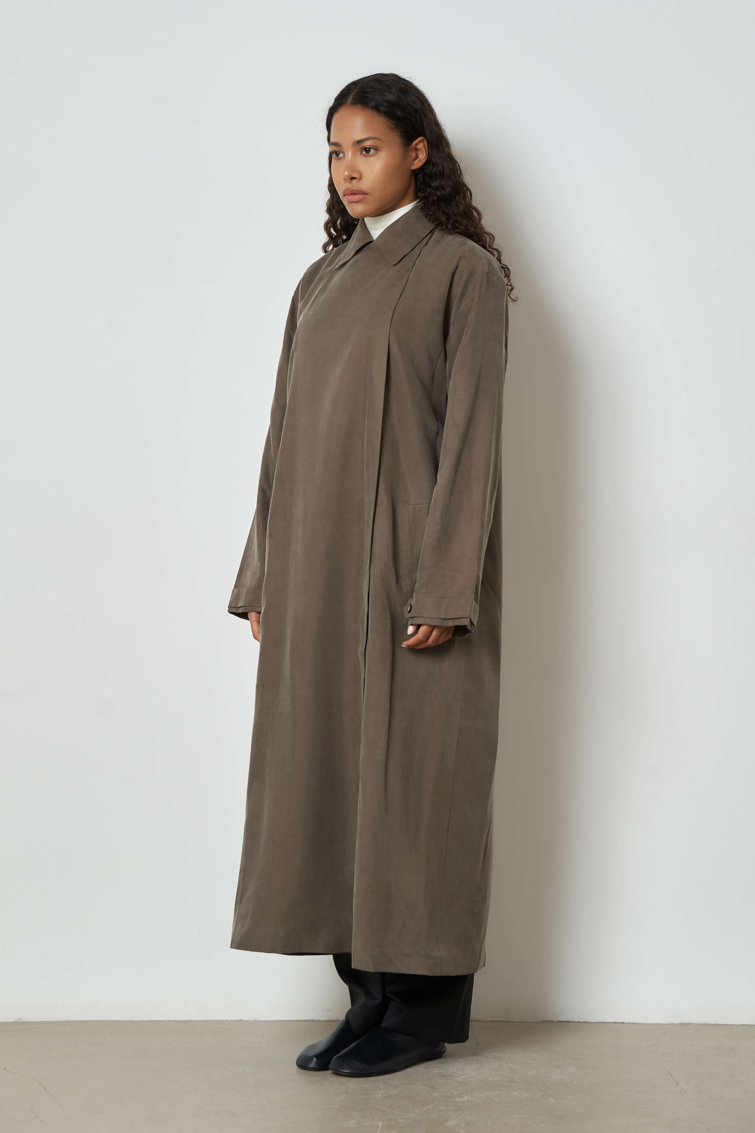 The Cassia trench in cupro