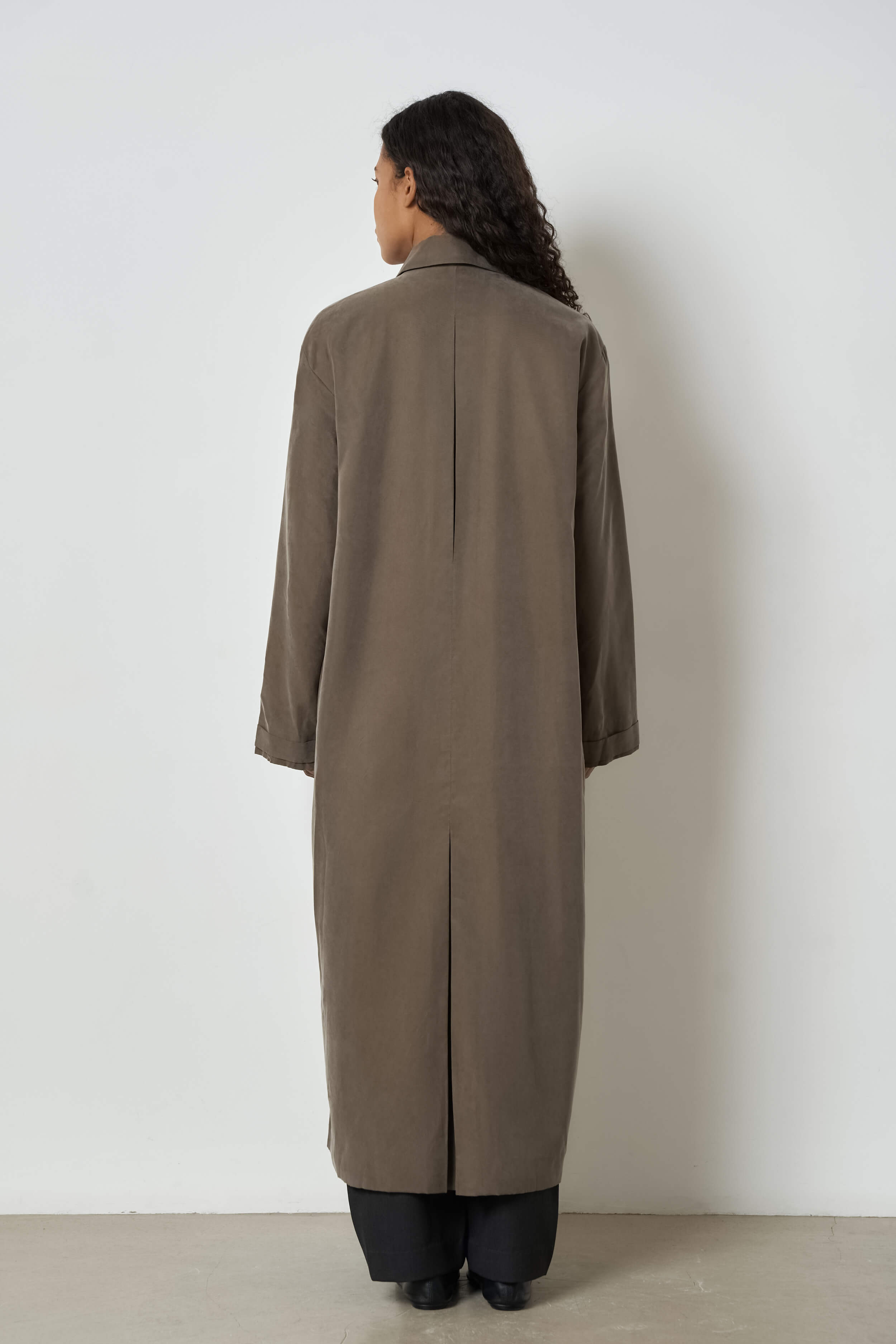 The Cassia trench in cupro