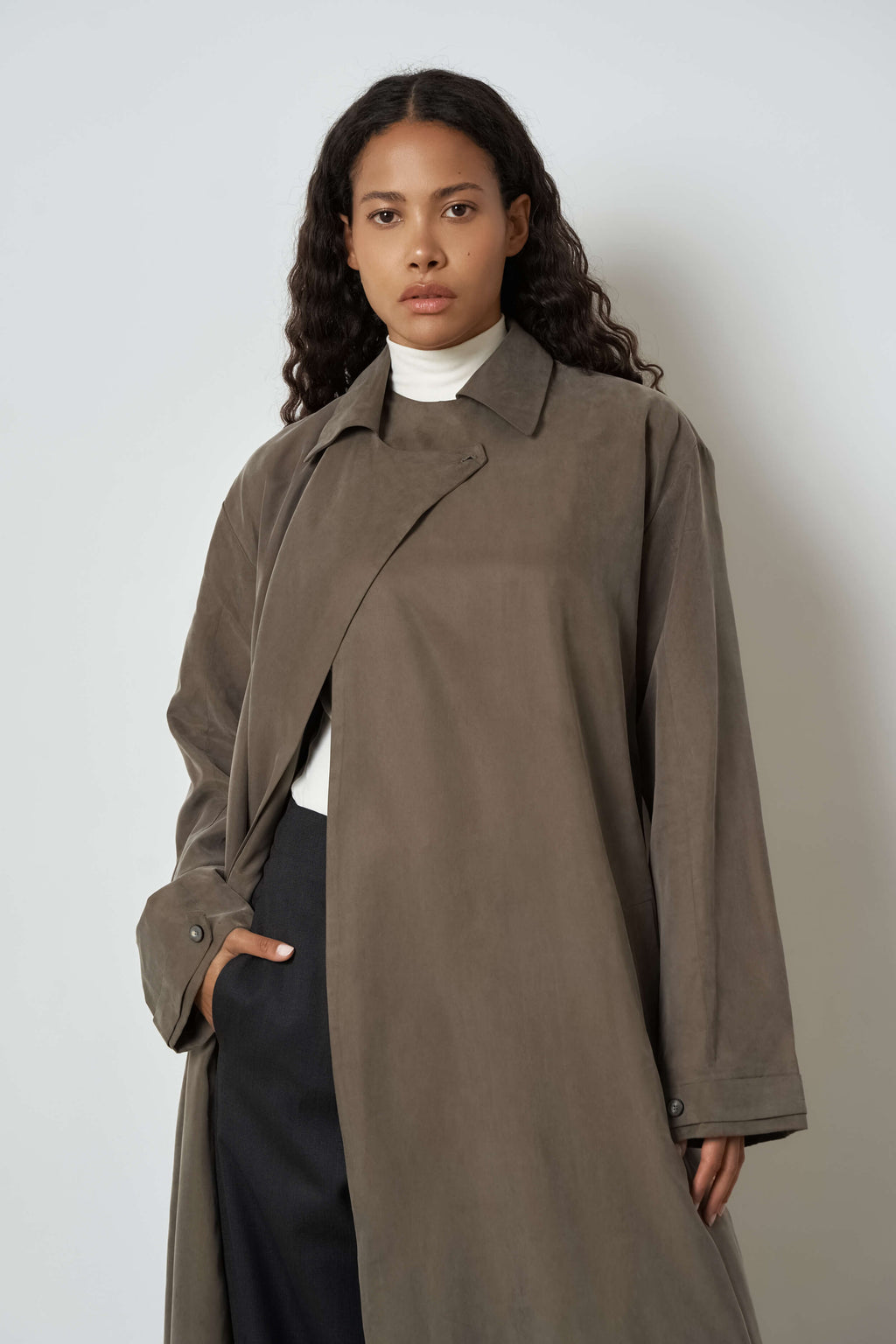 The Cassia trench in cupro